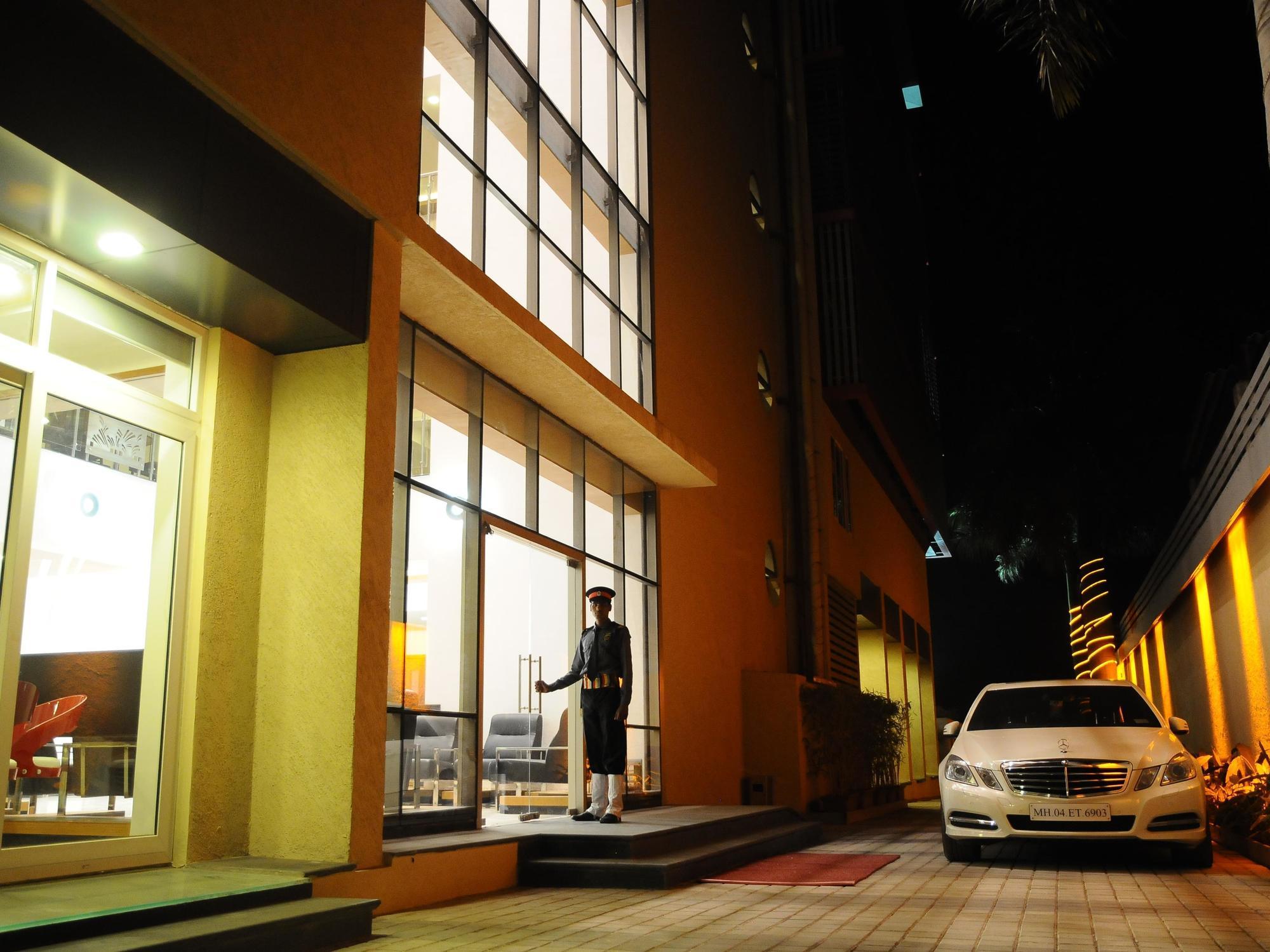 Hi 5 Hotel & Experience Nashik Exterior foto